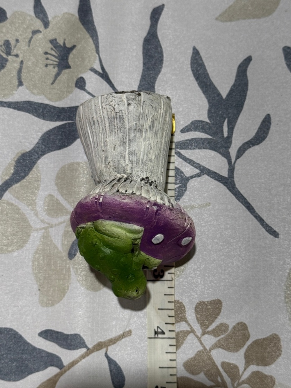Decorative Frog on Mushroom Figurine - Green and Purple - Picture 5 of 6